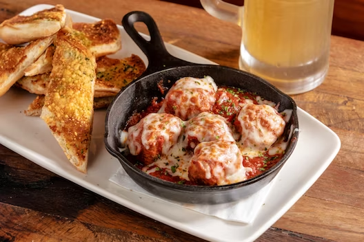A mouthwatering delight at @TwinPeaksrestaurants in Park North! Indulge in their Spicy Meatball Skillet - juicy all-beef meatballs smothered in zesty marinara, melted mozzarella, Parmesan & a dash of parsley. 

 #parknorthsc #shoppingcenter #sanantonio #shopparknorth #twinpeaks