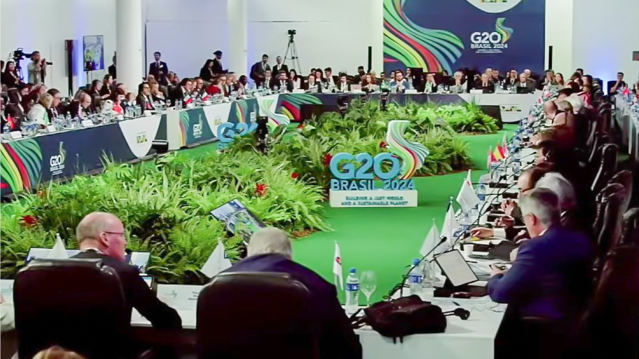 With @Lagarde and @PaoloGentiloni, representing the European Union at the @g20org meeting of Ministers of Finance in Sao Paulo. Addressing global inequalities and common challenges in a tense geopolitical environment. In the margins working on additional financial help for…