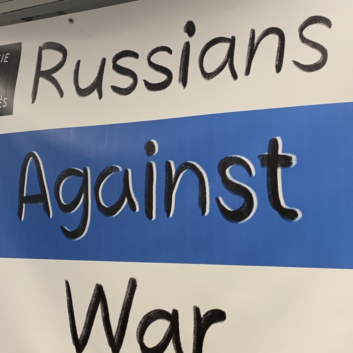 JeanLucRomero's tweet photo. J’étais hier à l’inauguration de l’Espace Libertés | Reforum Spaces à @Paris, un nouveau lieu de rencontre et de résistance à Poutine dirigé par @KokorinaOlga1.
Avec le réseau #Reforumspace, déjà présent dans 6 villes en Europe, la résistance se développe pour une #Russie du futur, démocratique, débarrassée du poutinisme, sans guerre et où les droits humains seront respectés.
#Poutineillégitime