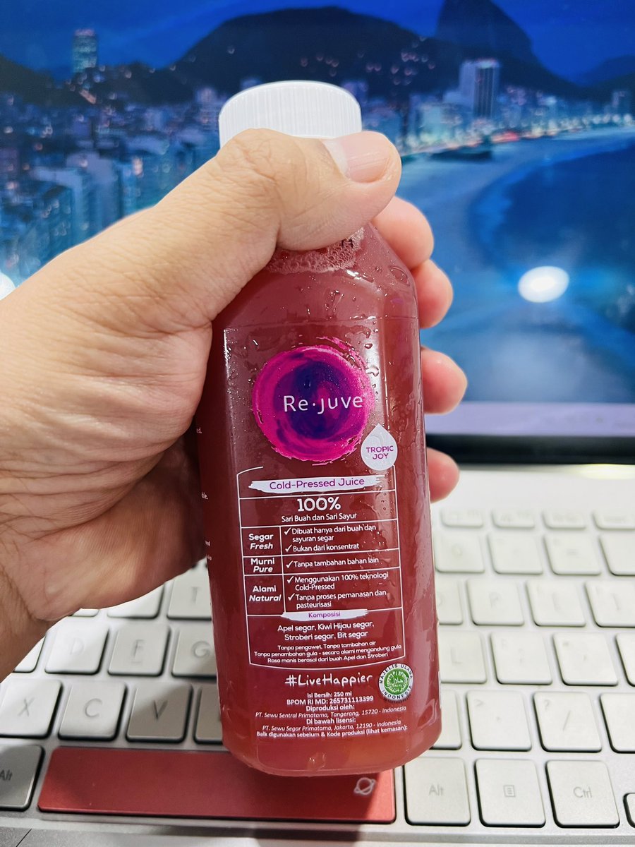 Day 24 #Jakarta

@RejuveID 
#DazzlingKale 🥒🍎🍍🥬
#TropicJoy🍓🍎🥝

#Rejuve #Pineapple #Cucumber #Apple #Kiwi #Strawberry #Kale #ColdPressed #Juice #LiveHappier #GOODforYou #CleanLabel
#SehatkanIndonesia #RejuveApp #OfficeDay #Jakarta