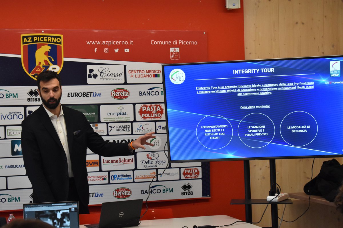 seriecofficial's tweet image. 📍 6^ tappa #IntegrityTour 
Nuovo appuntamento per il progetto a firma Lega Pro e @Sportradar in collaborazione con l'@assocalciatori 

➡️ l'incontro si è svolto al "Donato Curcio", casa dell'@azpicerno1 che ha partecipato con 1^ Squadra e formazione di Primavera 4 

#SerieCNOW