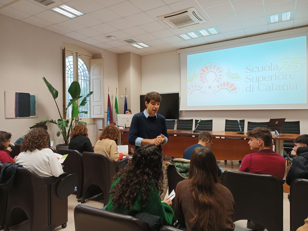 SSC_UniCT's tweet image. Il Presidente della #SSC, Prof. Daniele Malfitana @DMalfitana, i Coordinatori di Classe, il corpo #Allievi, rappresentanti di @AlumniSSC e tutto lo staff hanno accolto stamattina numerosi/e studenti/esse delle scuole di 2° livello per un incontro di #orientamento 🔀📚