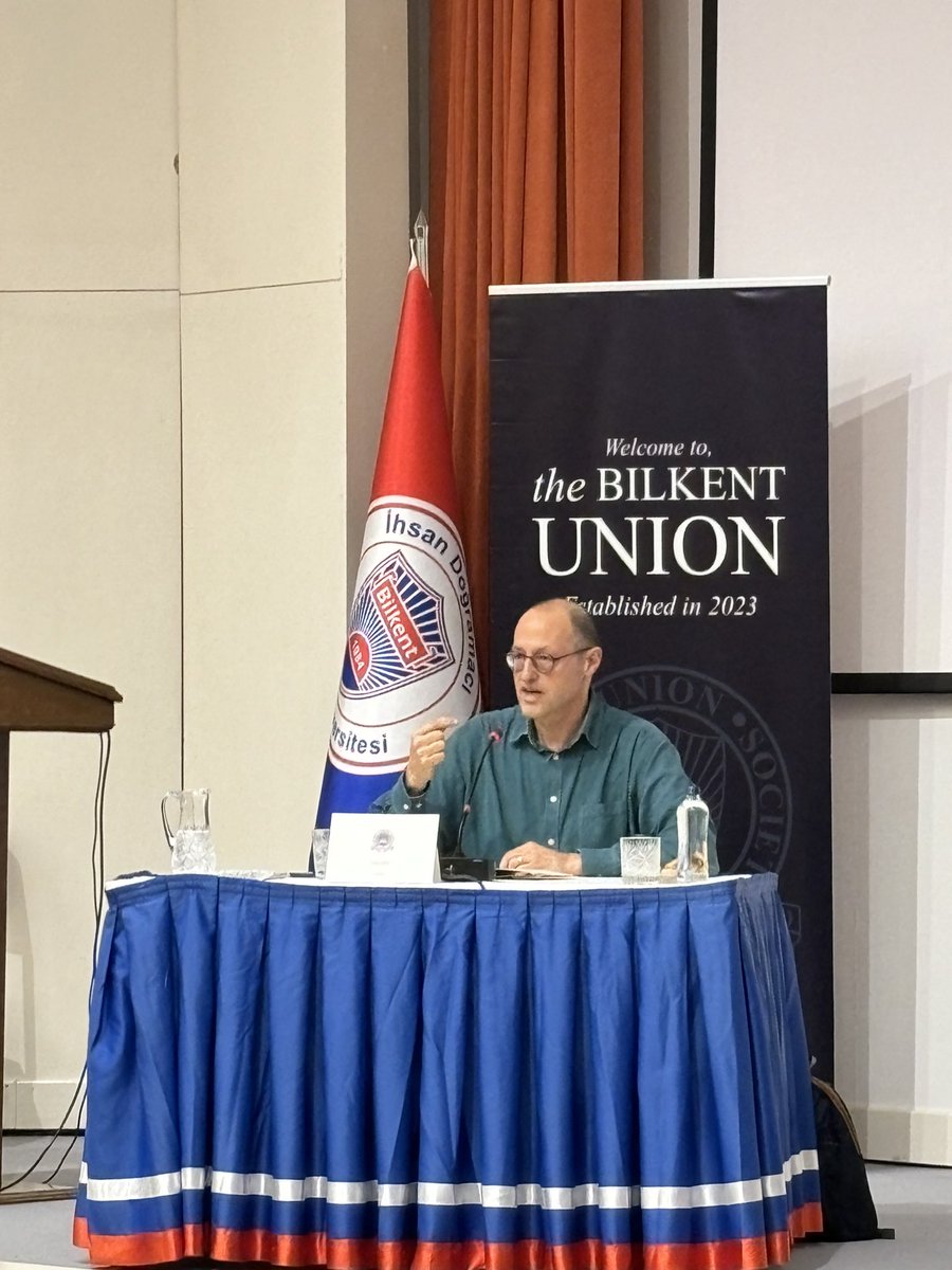 Bilkent Union etkinliğinde Tanıl Bora hocanın Demirel biyografisi kitabını dinliyoruz.