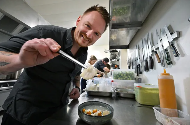 Ce restaurant du chef Jérémy Cannesan à Brive décroche le Bib gourmand : "On ne s'y attendait pas du tout"
lamontagne.fr/brive-la-gaill…