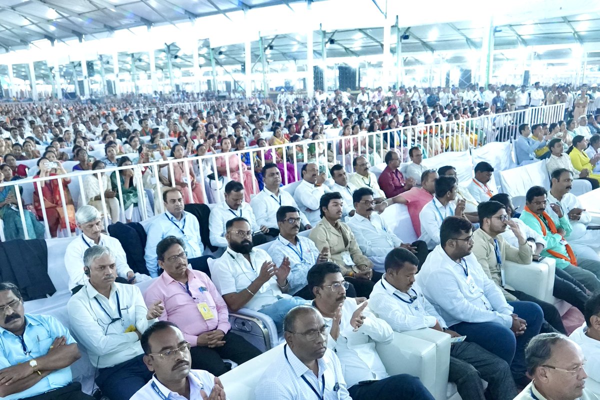 Devendra Fadnavis tweet media