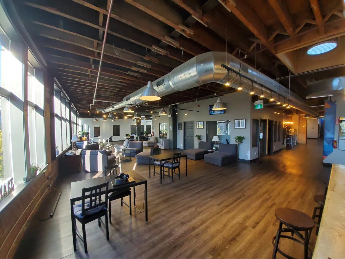 Shockingly, this is our 10th year since incorporating, 9th in operation.

So we think we're due for a re-introduction! 

Hi, welcome to CoMotion, the perfect home for all your hustles. Discover the five advantages to working out of our spaces!

comotiongroup.ca/blog/advantage…
#HamOnt