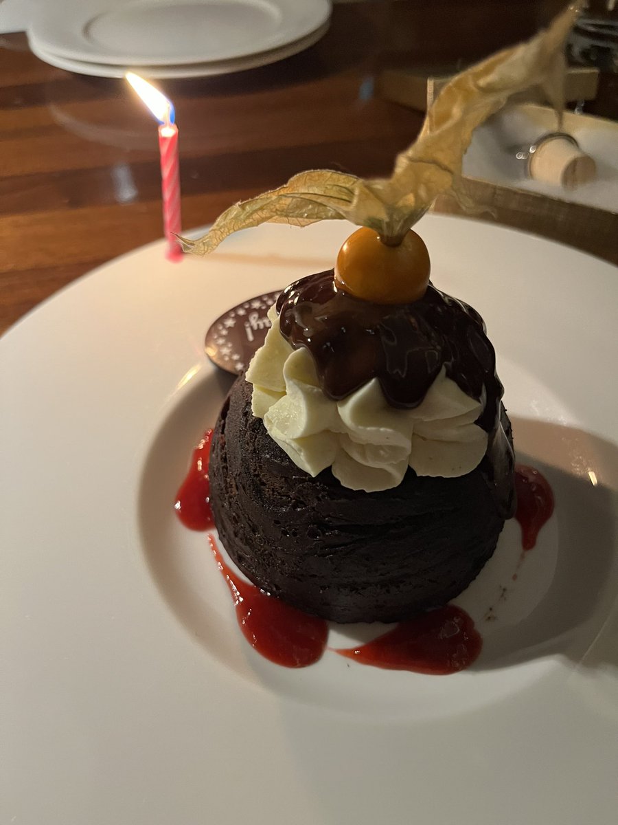 ansonmount's tweet image. This was my birthday cake, made and enjoyed at the incomparable @BlueBloodStk in Toronto. Thanks to my gorgeous wife Darah for spoiling me over the weekend.