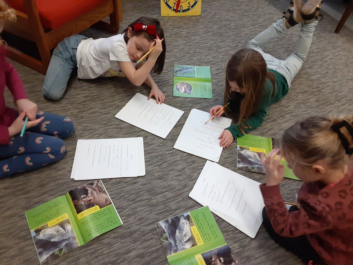 kloss_class's tweet photo. We ve gotten to the point in the year where on Wednesdays our reading groups work on comprehension questions. https://t.co/AO2GEuHKIw