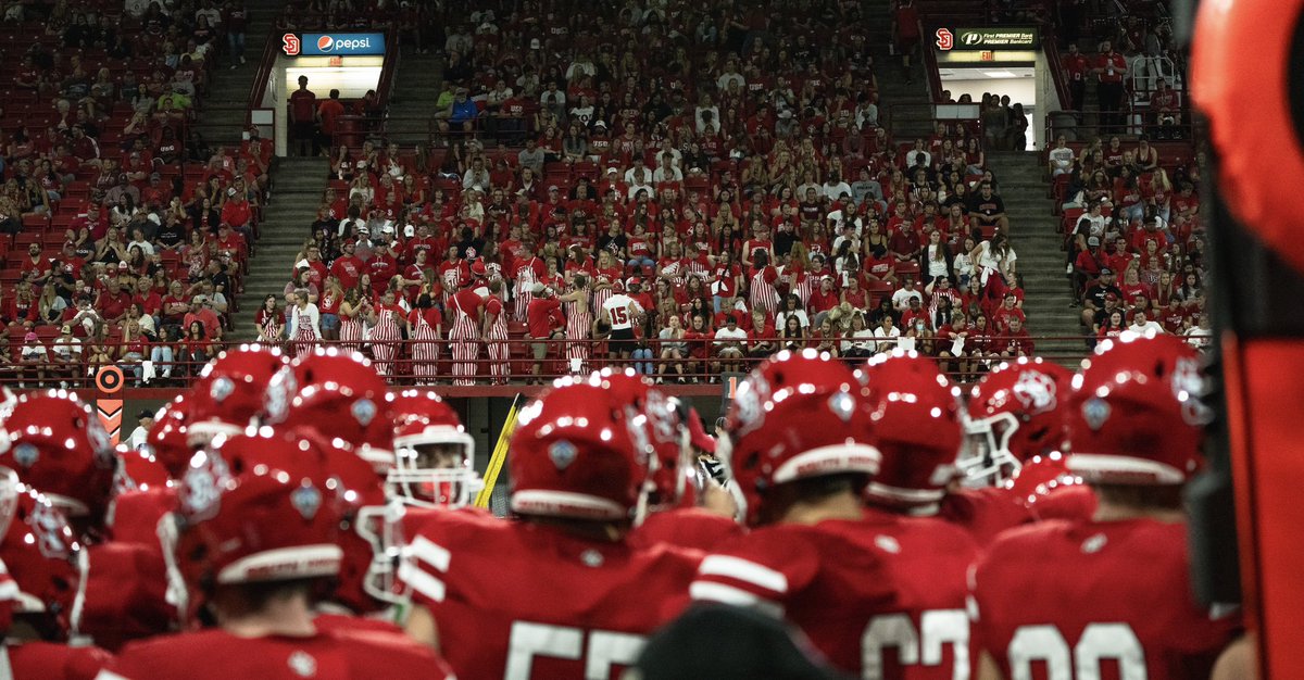 Unite for USD is underway! 100 donors to any of the athletic initiatives will unlock $10,000 from Athletic Director Jon Schemmel (@SchemmelJon) in support of the Champions Fund! Make an impact here. 🔗 uniteforusd.org/organizations/…