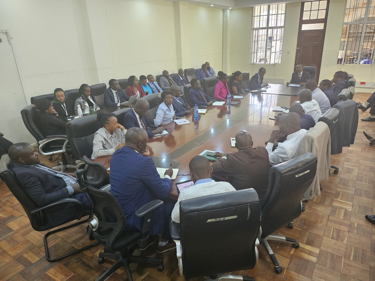 GDUDelivery's tweet photo. The @GDSDelivery team held a meeting this afternoon, chaired by @GDSDelivery Deputy Head Lee Kyonze at their Kenya Railways Headquarters in Nairobi to highlight the unit's challenges leading to and after the recently concluded GoK Roadshows. 1/3 https://t.co/KanRiDYZWp