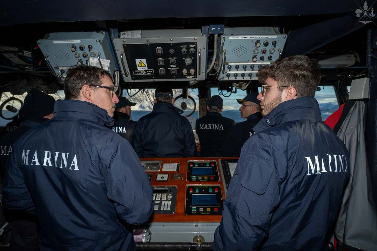 SM_Difesa's tweet photo. #NaveGaribaldi e #NaveSanGiorgio della #MarinaMilitare arrivano a Harstad tra i fiordi norvegesi
Gli equipaggi sono pronti a partecipare all'esercitazione multinazionale #NATO #NordicResponse24
#ForzeArmate🇮🇹 #UnaForzaperilPaese #SteadfastDefender
#WeAreNATO #StrongerTogether https://t.co/cLsAlCkAXu