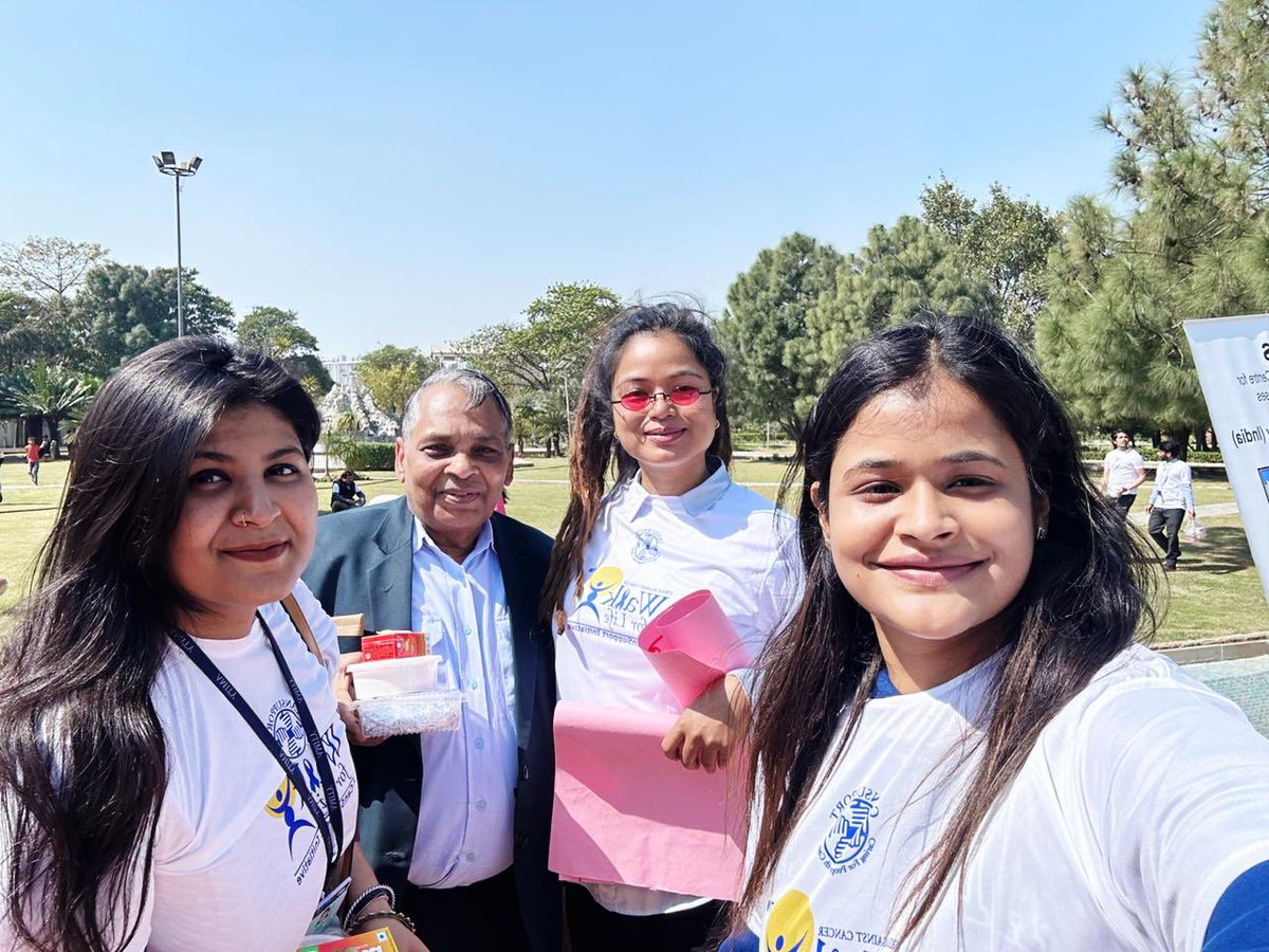 DrAjayRana's tweet photo. Proud to witness the dedication of our young psychologists from Amity University Greater Noida campus as they actively participate in the Cancer Awareness Campaign. Together, we're making a difference!
#CancerAwareness #AmityUniversity #youthinaction #amityuniv #amityhappenings https://t.co/uBDcbpFsgq