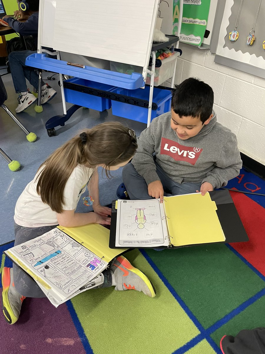 ascollman's tweet photo. Meaningful connections amongst students of all ages! We enjoyed our time this morning sharing Leadership Notebooks with Ms. Robinson’s 3rd Graders! https://t.co/8g0tgBGhKy