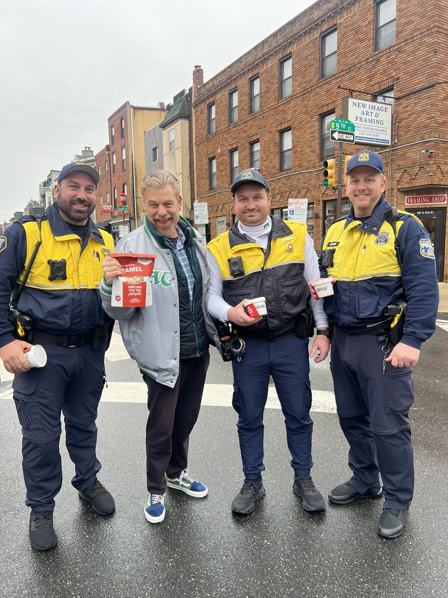 PPDSouthStreet's tweet photo. Happy to welcome “Popcorn For the People”  to the neighborhood! 

Popcorn for the People is a nonprofit established to create meaningful employment opportunities for autistic adults and the disabled community. 

#PopcornForThePeople #PhillyPD #EaglesAutismFoundation https://t.co/MObGEFQmQo