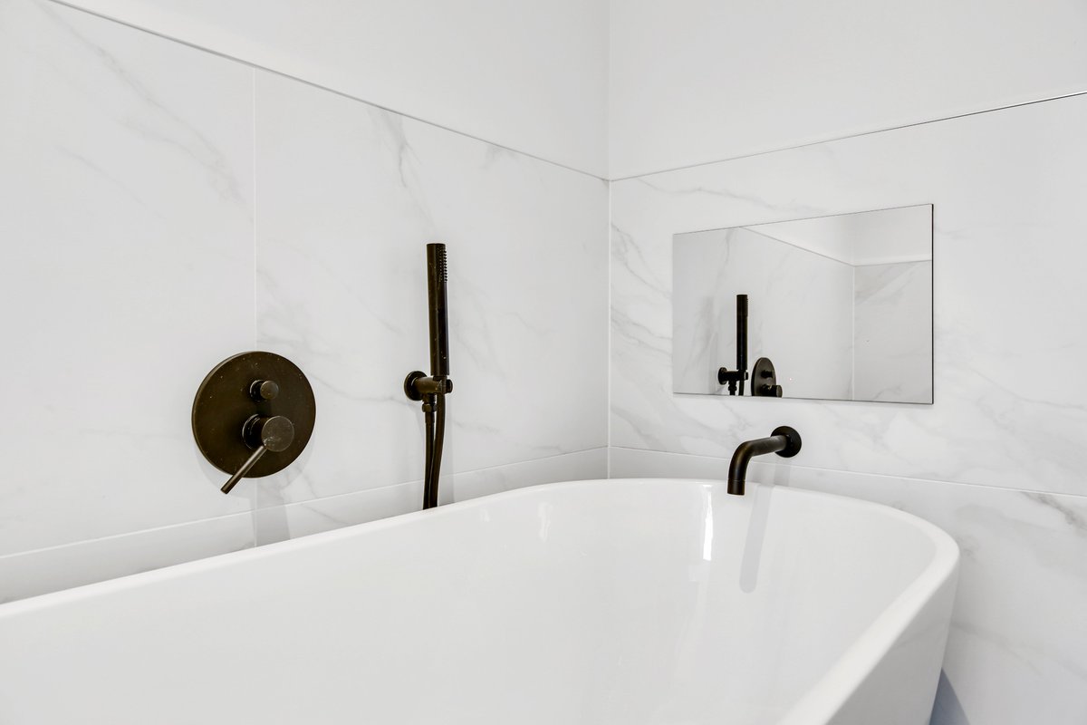 LevertonUK's tweet photo. Penthouse 9, 87 New Square, Chesterfield

2 bedroom, 2 bathroom

Rightmove link - https://t.co/OkiYotwGGr

Photos by - Chris Woolley (Twenty 20 Photography)

#rightmove
#rentalmarket
#apartments
#chesterfield
#localbusiness https://t.co/Qx2caJgYnW