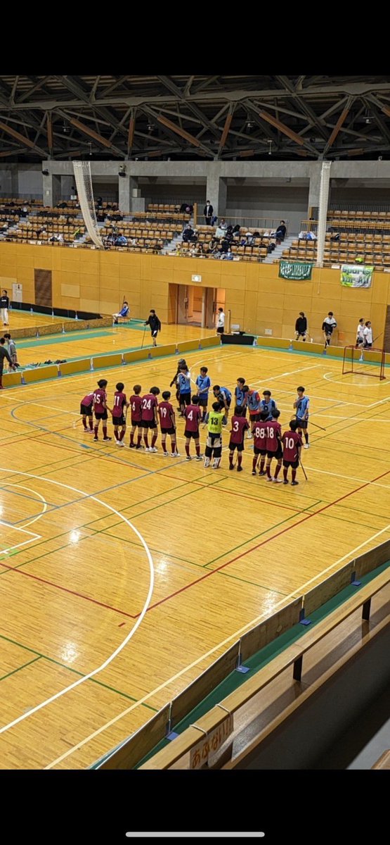 innebandy_2024's tweet photo. ⋆⸜ 競技紹介②✌🏻⸝⋆
この競技では、低い壁に囲まれたコート内で「スティック｣を使ってボールを扱います！

体験会では実際に道具を使えるのでぜひお越しください✨
オープンチャットへの参加もお忘れなく🙌

#春から東北大 #東北大学 #C4 #フロアボール #春から東北大生 #とんぺー #東北大サークル https://t.co/LAy5NWx2f8