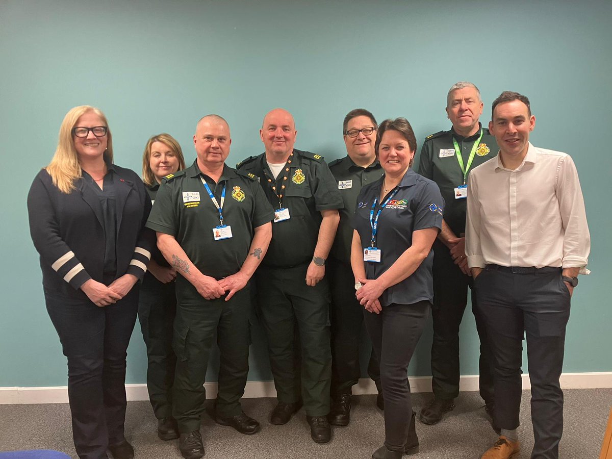 Achub Bywyd Cymru yn croesawu Charmaine Griffiths PW <a href="/TheBHF/">British Heart Foundation</a> ac Adam Fletcher <a href="/BHFCymru/">BHF Cymru</a> i'r swyddfa yng  Nghaerdydd. Cyfle arbennig i gyflwyno'r @savealifecymru Cydlynwyr Cymunedol ac i rannu profiadau am #CPR a diffibrilwyr yng Nghymru.