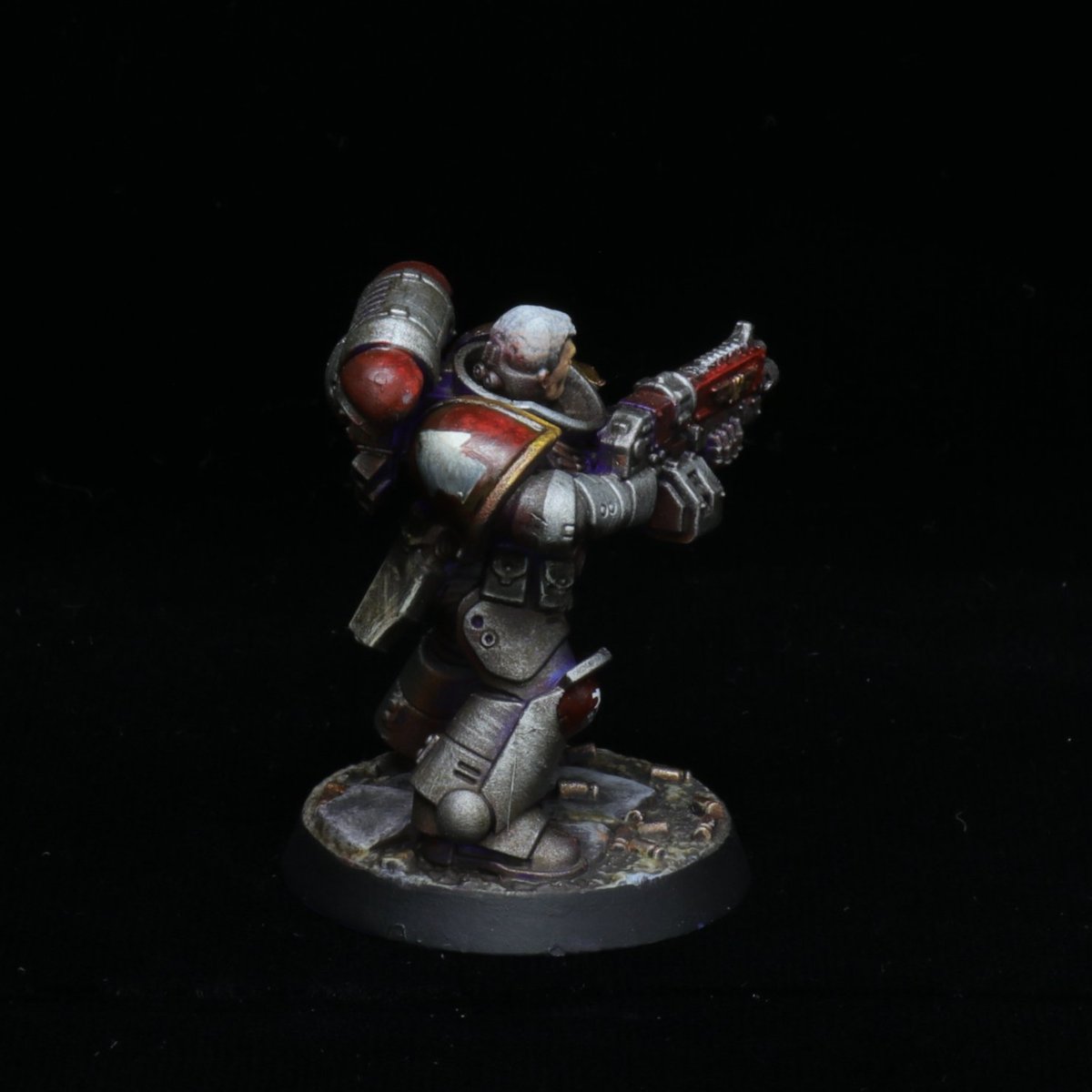 DjombaGorath's tweet photo. My friend @croucrou4ever brought me back from Japan a box of Space Marine Heroes, so, in return, I painted him one as an #OmegaRust, my homebrew chapter.

#Warhammer40k #Warhammer
#PaintingWarhammer
#WarhammerCommunity
#Warmongers 
#MiniaturePainting 
@warhammer https://t.co/O1dXdRjgaK