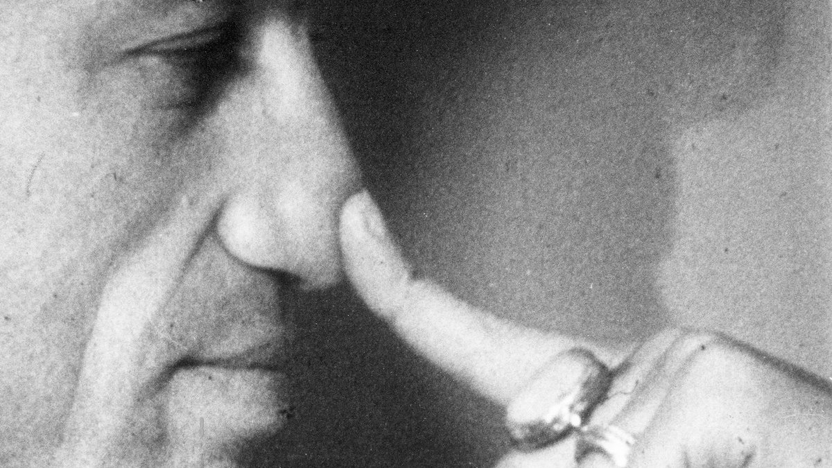 "Afterimage: Counter Cinema, Radical Cinema" begins at <a href="/AnthologyFilm/">Anthology Film Archives</a> this Monday. 14 programs related to the British film journal "Afterimage" inc. Godard, Snow, Rainer, Ruiz, Lang, Frampton, Sanjinés &amp; much more. anthologyfilmarchives.org/film_screening…