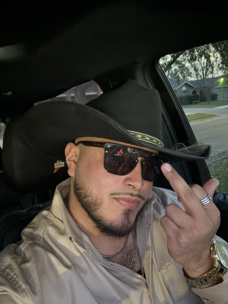 Justin_2ive14's tweet photo. Dear Rodeo 🤠 save a horse and come ride a cowboy https://t.co/EeE2Qr8h3d