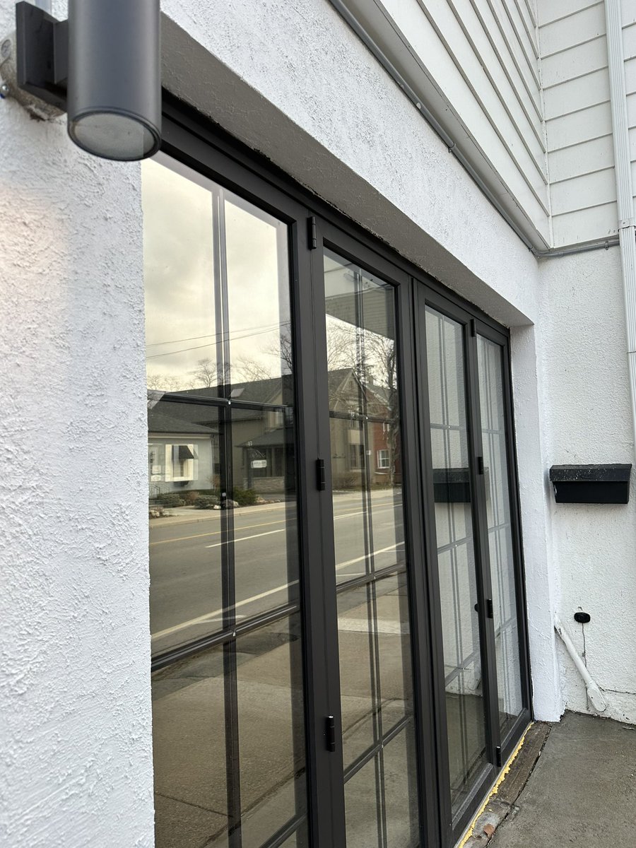 rcustomersrock's tweet photo. Hi everyone! Swipe right to see the newest renovation to our office! 🧱🪟🛠️ 
Let us know how it looks! 
.
.
.
#insuranceagent #oakville #lifeinsurance #insuranceoffice #businessimprovementarea #garagegoals #teamwork #homeinsurance #autoinsurance #ontario #customerservice https://t.co/1hjeciKOSr