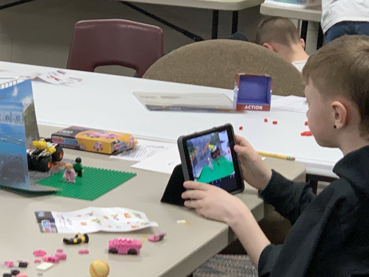 setechteacher's tweet photo. 4th grade STEM Club creating stop motion animation videos!! Action! 🎬 🏴‍☠️💕 #stopmotionapp #stem-club #sepirates https://t.co/q9cBfqwjVg