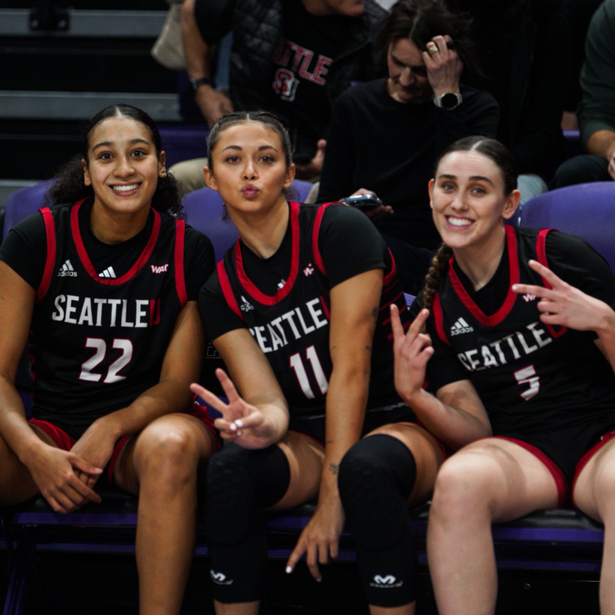 seattleu_wbb's tweet photo. HAPPY SENIOR WEEK ♥🖤🏀

A look back at Peyton Howard's 4️⃣ years at Seattle U‼

#TogetherWeSoar https://t.co/huvLBKGIEJ