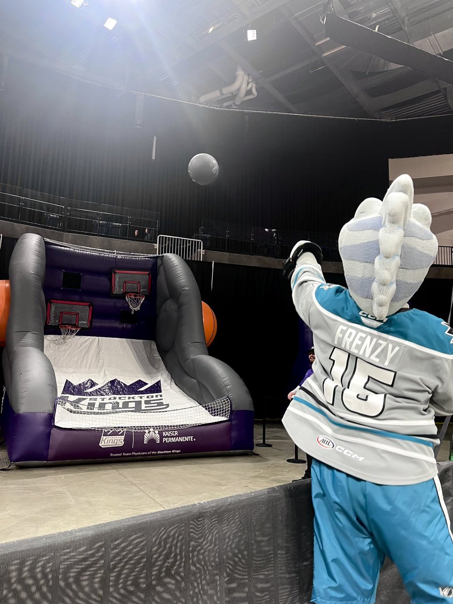 sjbarracuda's tweet photo. @FrenzyAHL took a trip over to Stockton for the @StocktonKings Education Day Game Today! 🏀 https://t.co/L85QDYJGR1