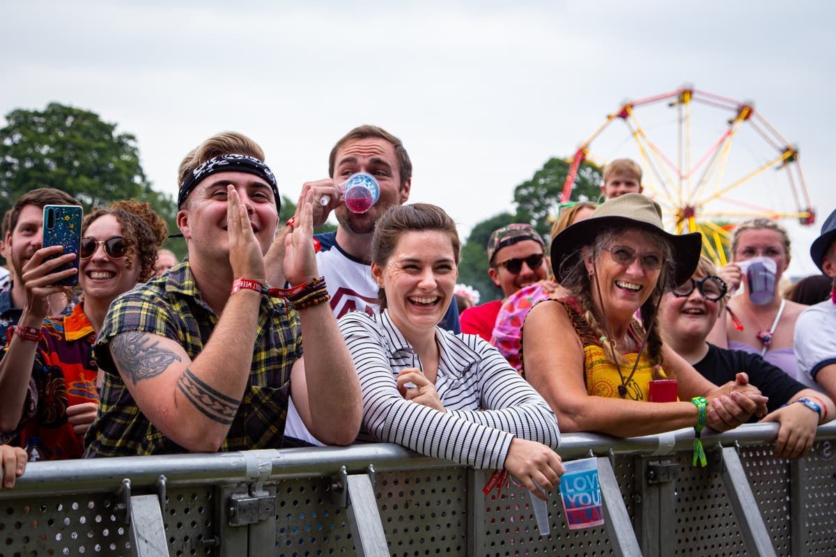 UK music festivals at ‘critical point’ as more events cancelled. Covid pandemic, Brexit, the war in Ukraine and cost of living crisis are all cited as contributing factors towards a looming crisis for UK festivals buff.ly/3SSrbxj #music #musicians #Brexit @birminghammn