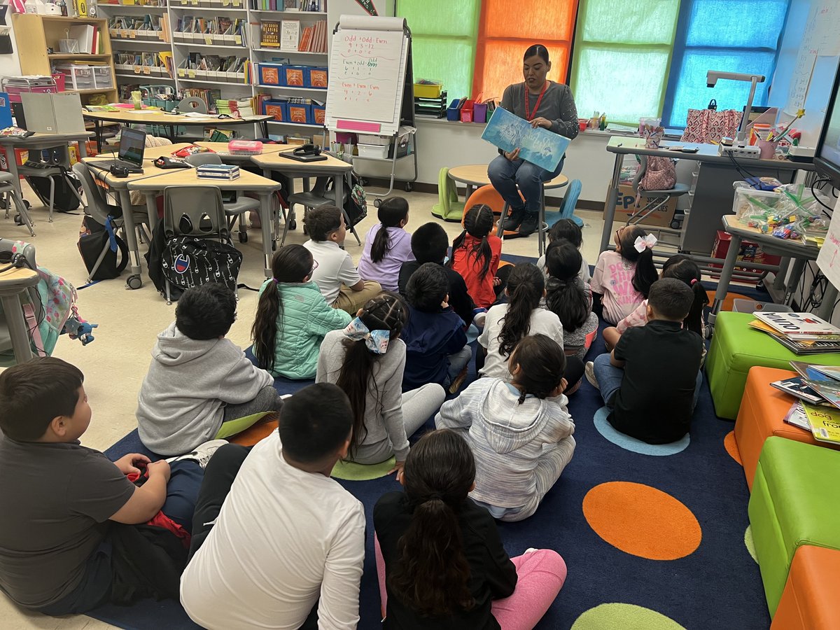 MveLibrary's tweet image. MVE celebrates Read Across America! Thank you faculty and community members! @JDavisMVE @es_regarrido