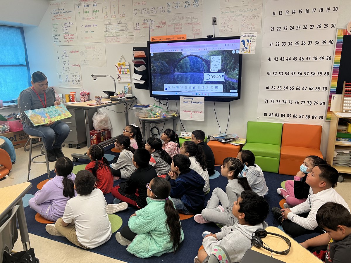 MveLibrary's tweet image. MVE celebrates Read Across America! Thank you faculty and community members! @JDavisMVE @es_regarrido