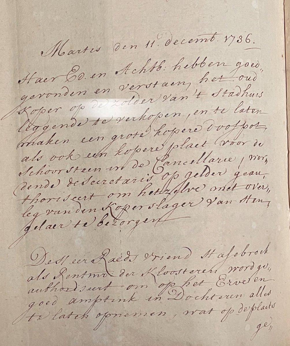 De #Doofpot resolutie van gemeenteraad @gem_Zutphen in 1736 👀 Te zien in @stedelijkzutph expositie #hetevuren 🔥 @Markpurperhart ik ga er vanuit dat jij er in de raad voor zorgt dat er nu niet teveel in die doofpot verdwijnt?! 😉