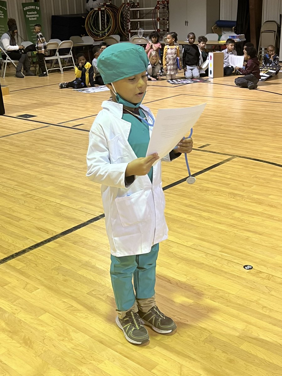 MsRJones35's tweet photo. Living Wax Museum with First Grade @Scurlockbears @PrincipalD17 @MrsBriggsEdu @rpeters_SES https://t.co/yTKus5pxep