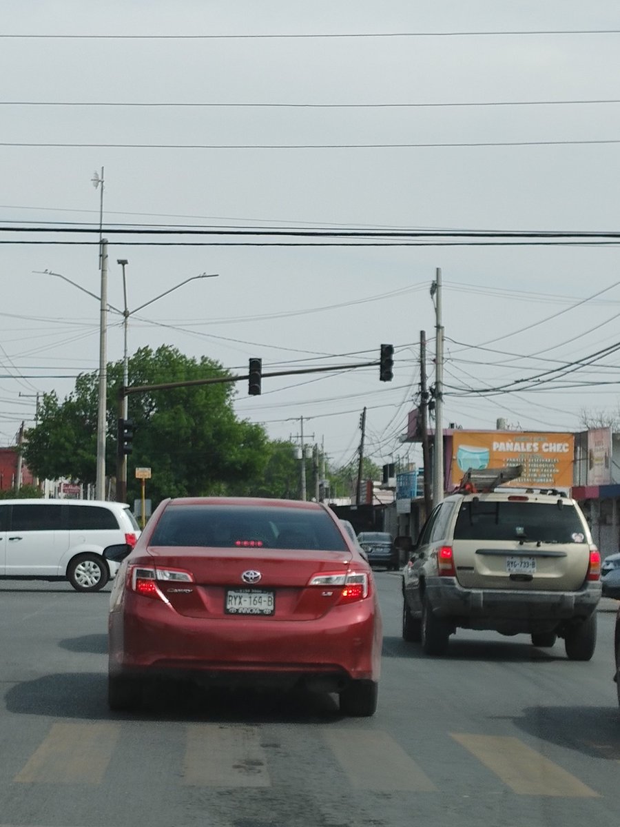 ocrato's tweet image. Semáforos apagados en Av las puentes cruz con Av San Nicolás @Cicmty @MovilidadSN