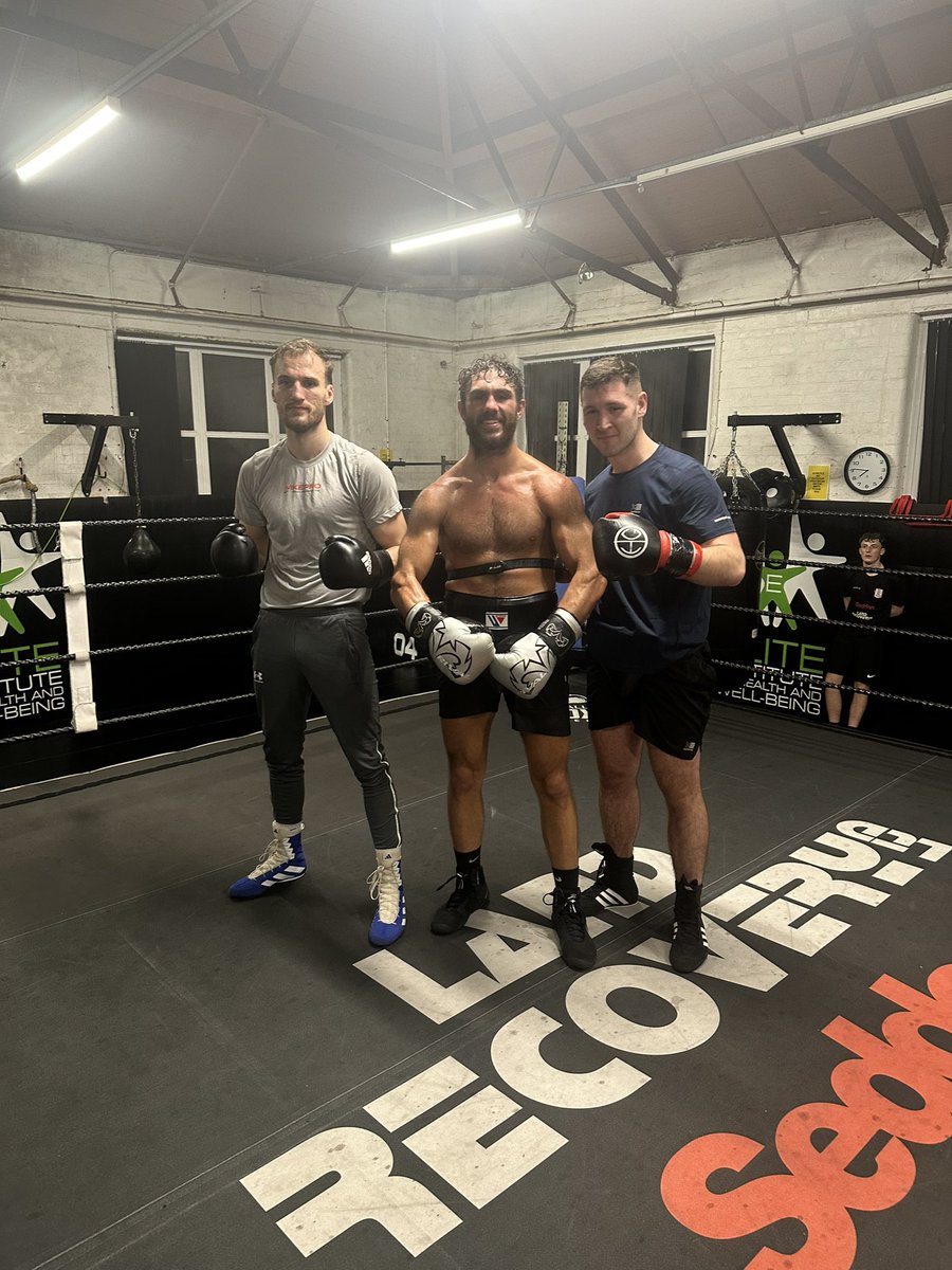 Quality rounds with @GallaghersGym @ChampsCampUK @JoeG in with Josh holmes Billy Deniz and mo 
For our amateurs Josh max and Rolandas and soon to be pro Yousif 🔥🔥

Top night @eliteboxer