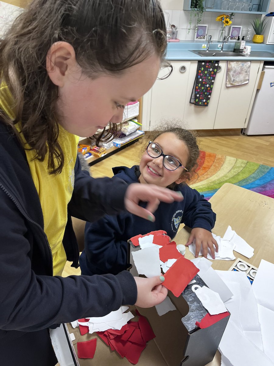 Smiles and fun with a lot of chatter about loved ones while making a memory box today 🤍 these two make me so proud <a href="/MiltonPrimary17/">Milton Primary</a> @Mrs_E_Lee #ELSA