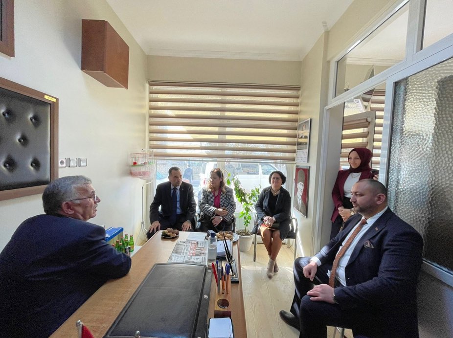 İlçe Başkanımız Sayın Abdussamed Kayali , Belediye Başkan Adayımız Sayın Murat Mahir Altan İl Genel Meclis Üyesi Adayımız Sayın Nigar Gülsün ve teşkilatımız ile birlikte;

Demirciler Odası Başkanımız Sayın Bekir Kasapoğlu’nu ziyaret ettik.
