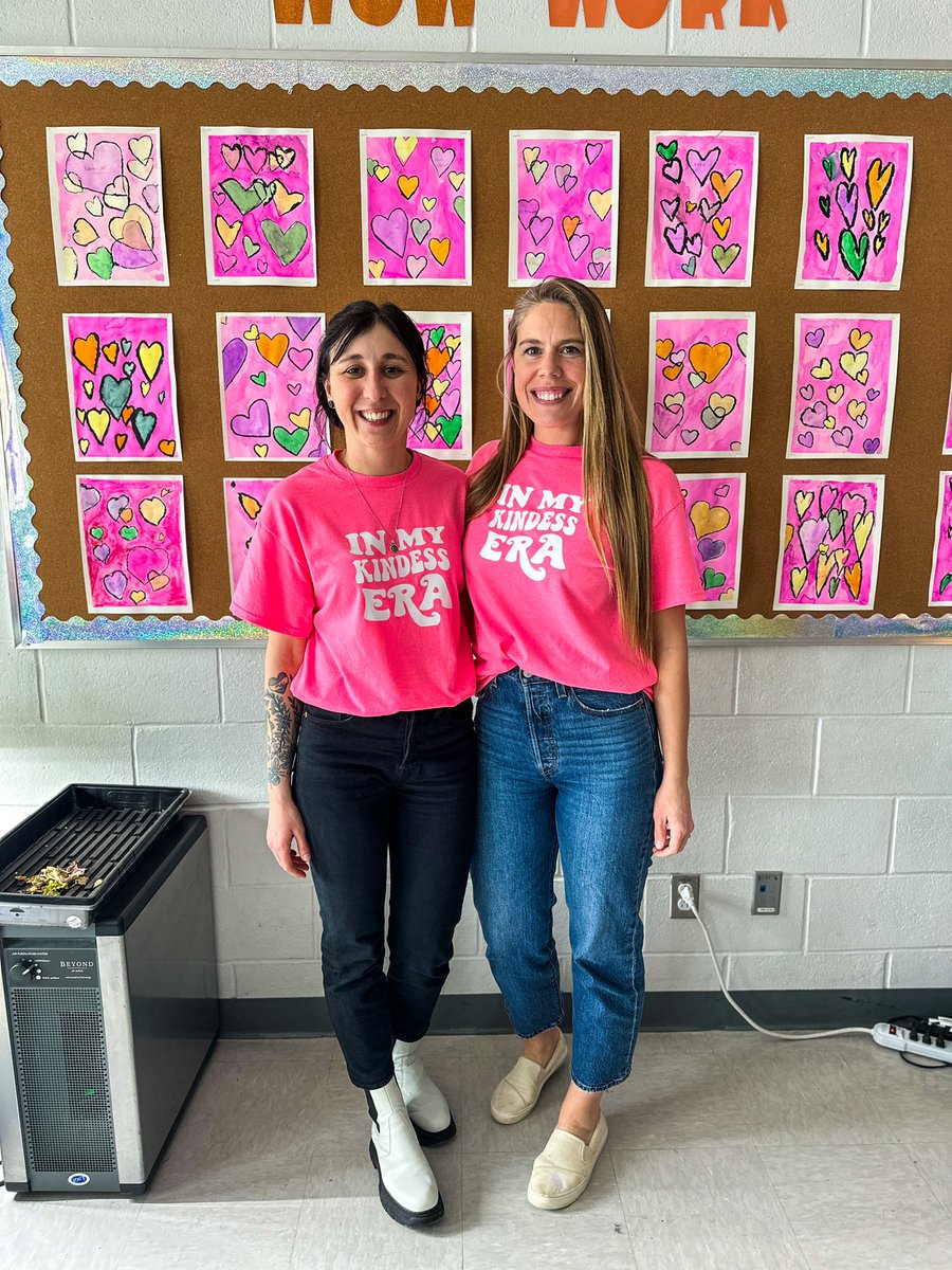 Twinning and spreading kindness with some of my favorite people <a href="/AdmiralsAcad_NL/">Admiral’s Academy Navigators 🏳️‍🌈</a> <a href="/msaverysclass/">Lauren Avery</a>