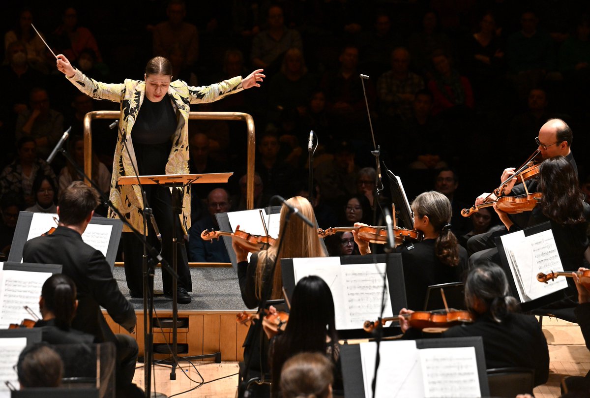 Sharing a few great shots celebrating BBC’s Total Immersion at the Barbican last weekend! It was such an honor to conduct the beloved @BBCSO and share the stage with the fantastic violinist, Elina Vähälä, through a program of music by one of my heroes, @missymazzoli .