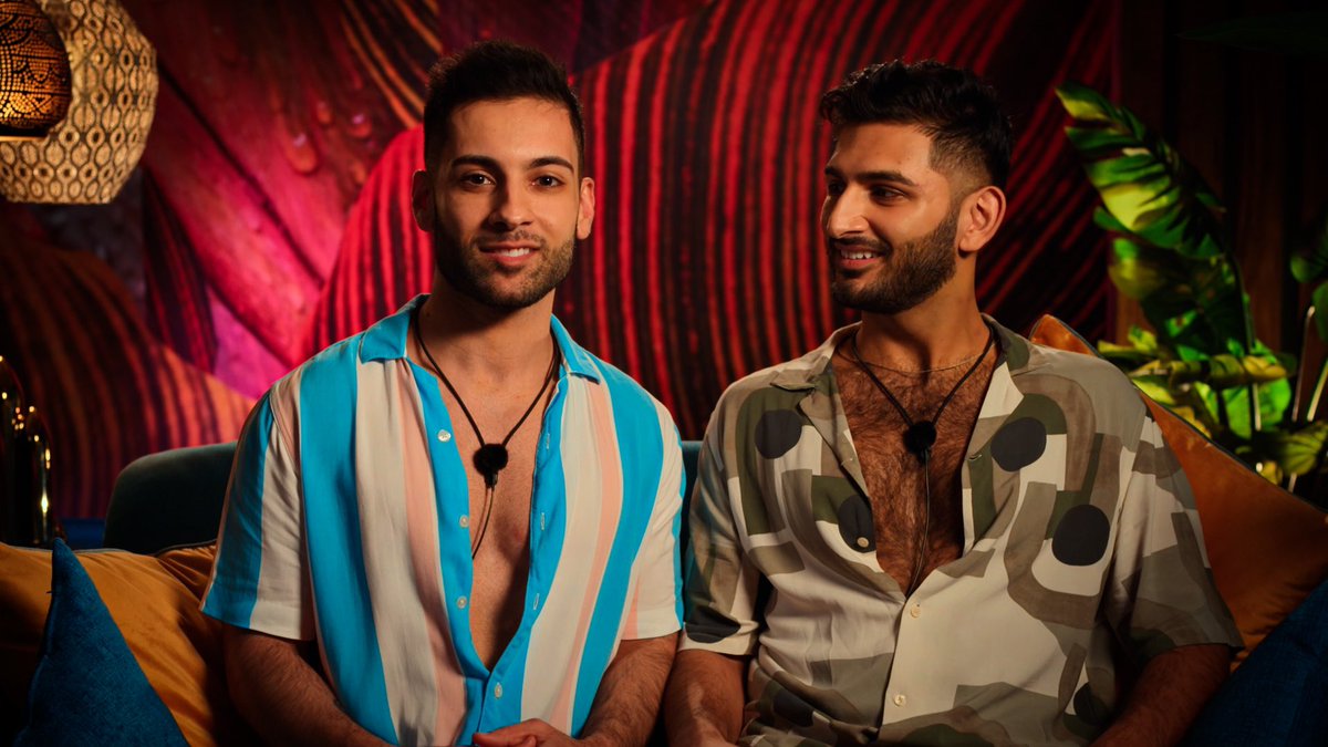 Queerty's tweet photo. Hey readers! @iamscottevans of @peacock’s hit series #CoupleToThrouple will be taking over @queerty’s IG tomorrow night 2/29 for the FINALE WATCH PARTY

What do you want to know more about from the series, contestants, polyamory, etc. Sound off in the comments! https://t.co/1z1yVcLfus