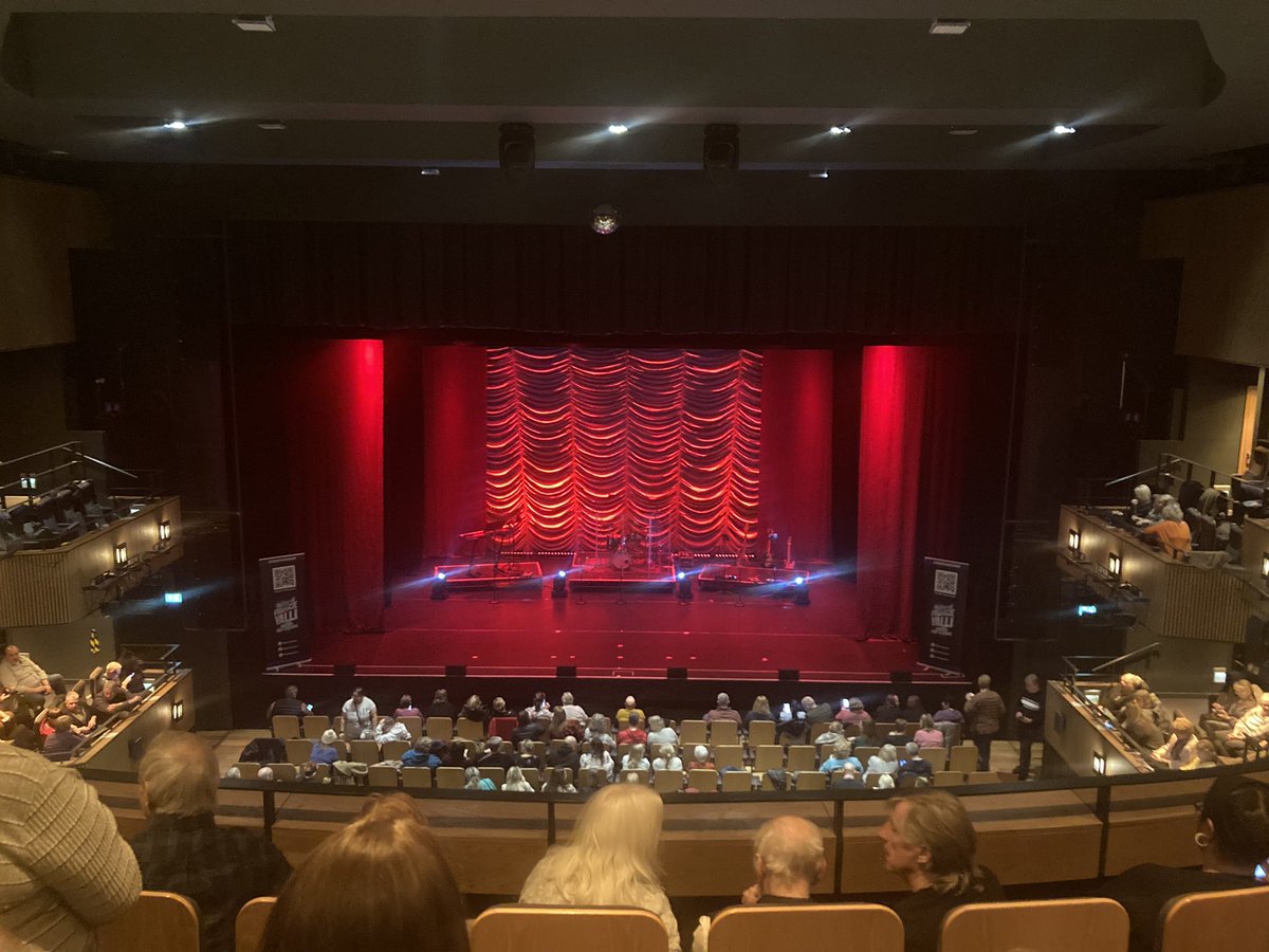 Interval Tweet! Loving seeing my fab client LUKE RACE (@Luke_Race13) performing in ‘The Best of Frankie Valli & The Four Seasons’ UK Tour! What a voice!!!! 😍 Nice and local too @GroveTheatre! Looking forward to act 2!! Fantastic show @SiscoEnts ✨💜 #FrankieValli