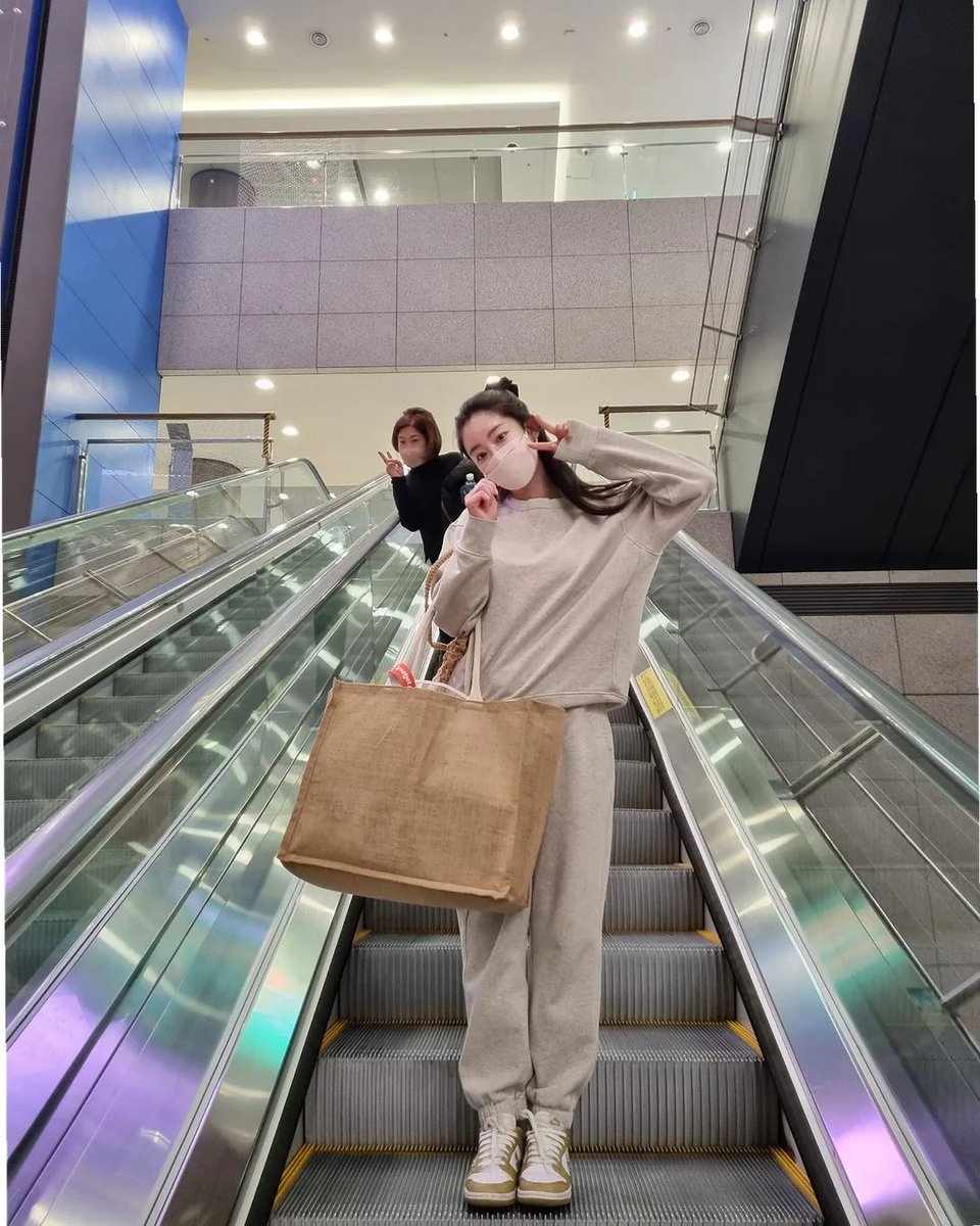 arjaypacanza's tweet photo. 🤍🤍 방문 티켓을 주신 동생에게 감사드립니다.
비록 우리가 같은 비행기를 타지는 않더라도... 한 시간도 차이가 나지 않습니다. https://t.co/gM1tUFNW16
