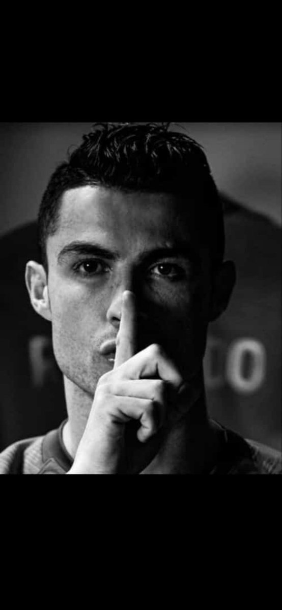 ومن البليَّةِ عذلُ من لا يرعوي *** عن غيِّهِ .. وخطابُ من لا يفهَم! وإذا أشارَ مُحدِّثًا فكأنَّــهُ *** قردٌ يُقَهْقِهُ أو عجوزٌ تلطِــــمُ

#لجنة_الانضباط_والأخلاق
#كرستيانو_رونالدو