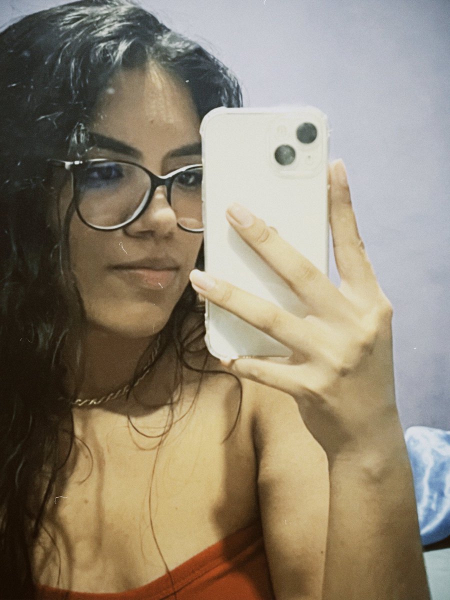 lvsmwrina's tweet image. a conta:                                    a dona: