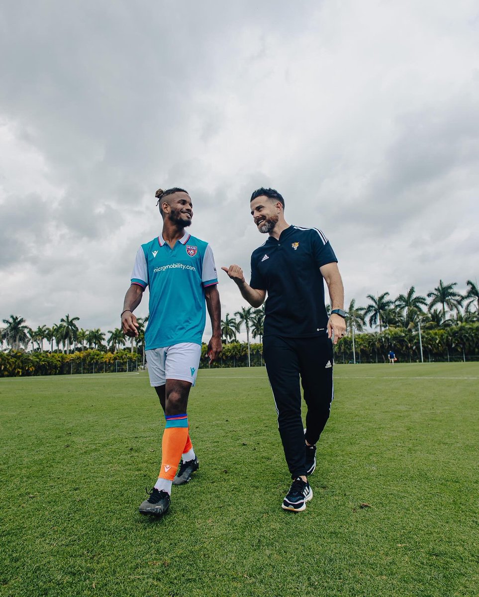 FIUMensSoccer's tweet photo. Great seeing alumni @Andrew_Booth_ &amp; @DannyGGK at our friendly with @TheMiamiFC 👏 

Welcome back home 🏡 https://t.co/1smM0KWSvB