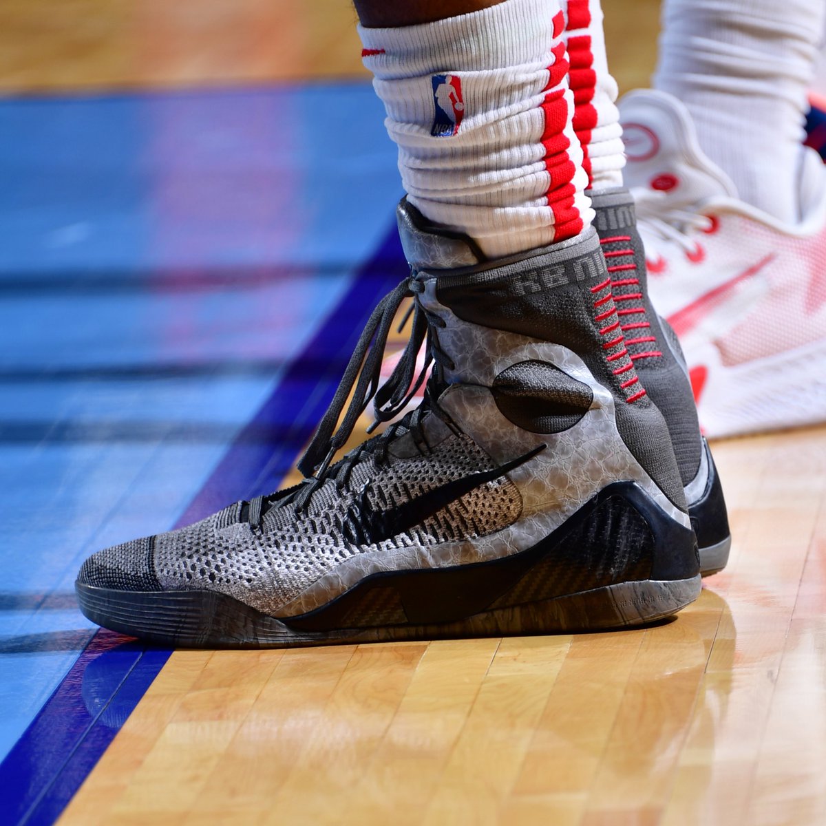 SLAMKicks's tweet photo. It’s been a whole decade since the Kobe 9 shook up the game. 🧵 https://t.co/ccOJpUljoD
