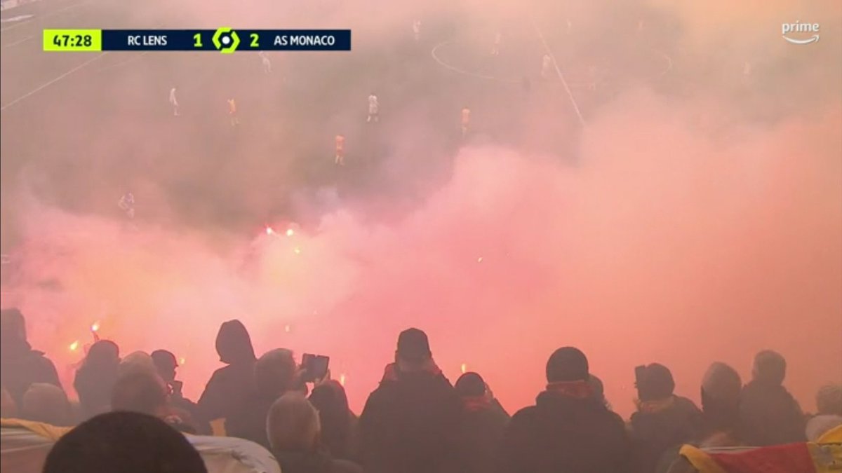 BrestOnAir's tweet photo. Pas de sanction contre le RC Lens suite à l'usage de fumigènes lors de la réception de Monaco, pas de huis-clos partiel pour recevoir Brest. Nous saluons cette tolérance, mais regrettons de ne pas l'avoir vu s'appliquer pour Brest (déjà 3 matchs de huis-clos cette saison). https://t.co/pU7DSm084w