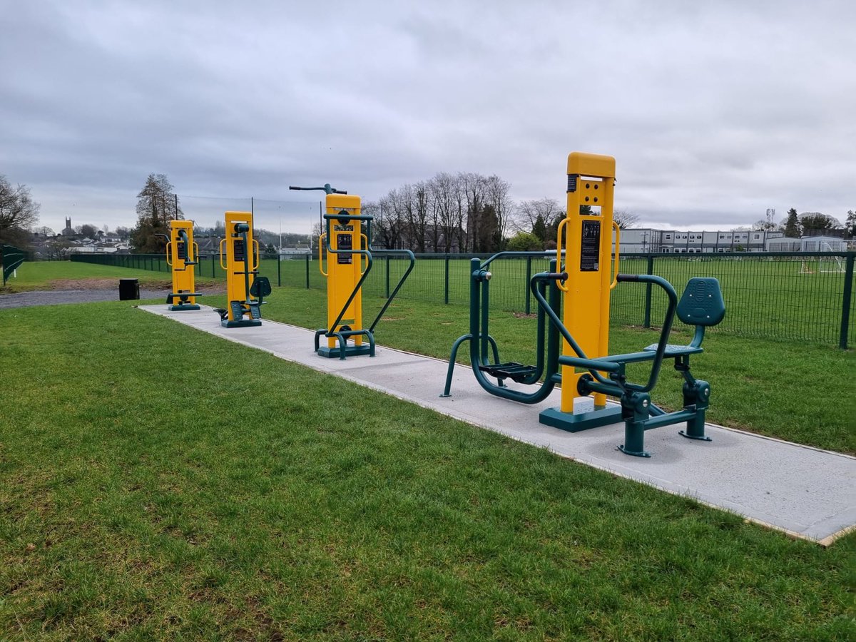 A massive thank you to everyone at @BordnaMona Cloncreen Windfarm. We secured funding through their Community Benefit Fund 2023 to purchase this fantastic outdoor gym set for our new sportsfield! @mcodublin #outdoorgym