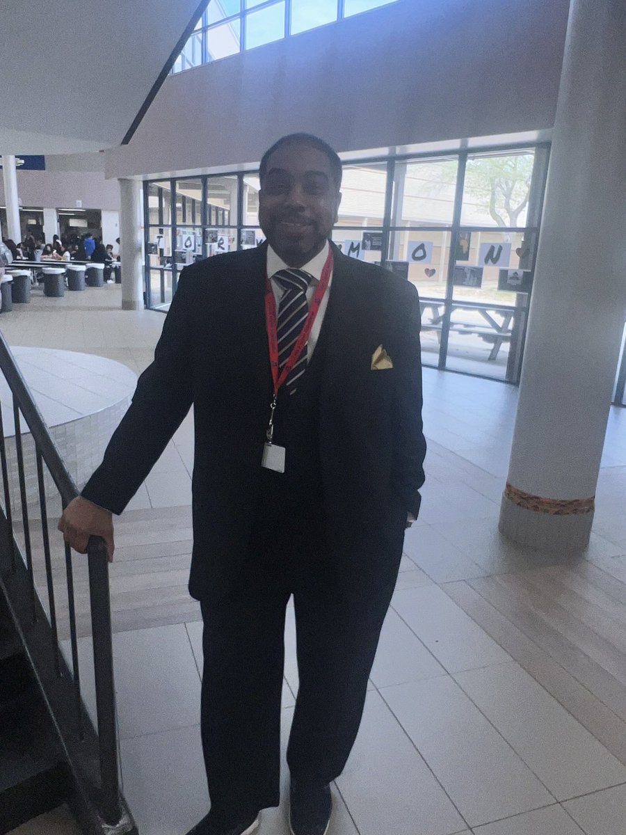 ed_jmarie's tweet photo. Today for our Black History Dress Up Week we dressed in our Sunday’s Best. We had a great time! #TTEAM #ThorntonTeachersEducateAllMinds ❤️💙 #BlackHistoryMonth #cultureofinclusiveness https://t.co/sHzr9yJxKu