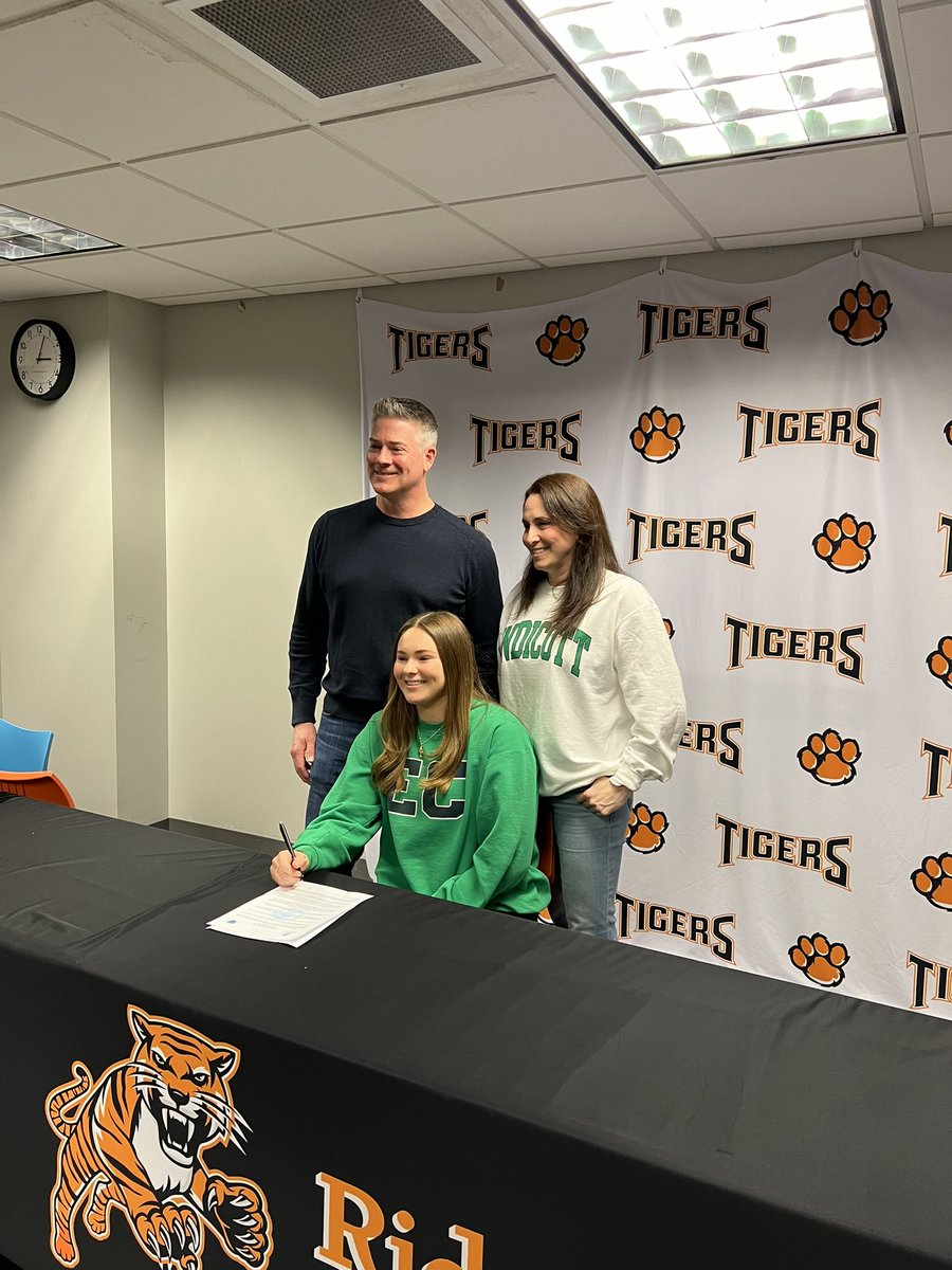 So incredibly happy for and proud of our leader @miamcgarrity24 on her commitment to @EndicottCollege and their basketball program. They’re getting a great one!!! #ctgb @fciac